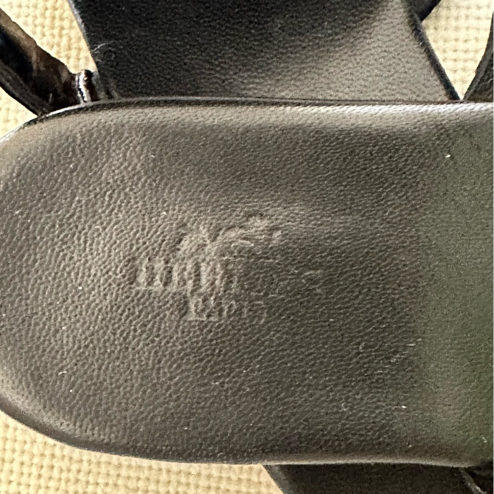Hermes Patent Leather Flat Sandals🌸 - Picture 5 of 9